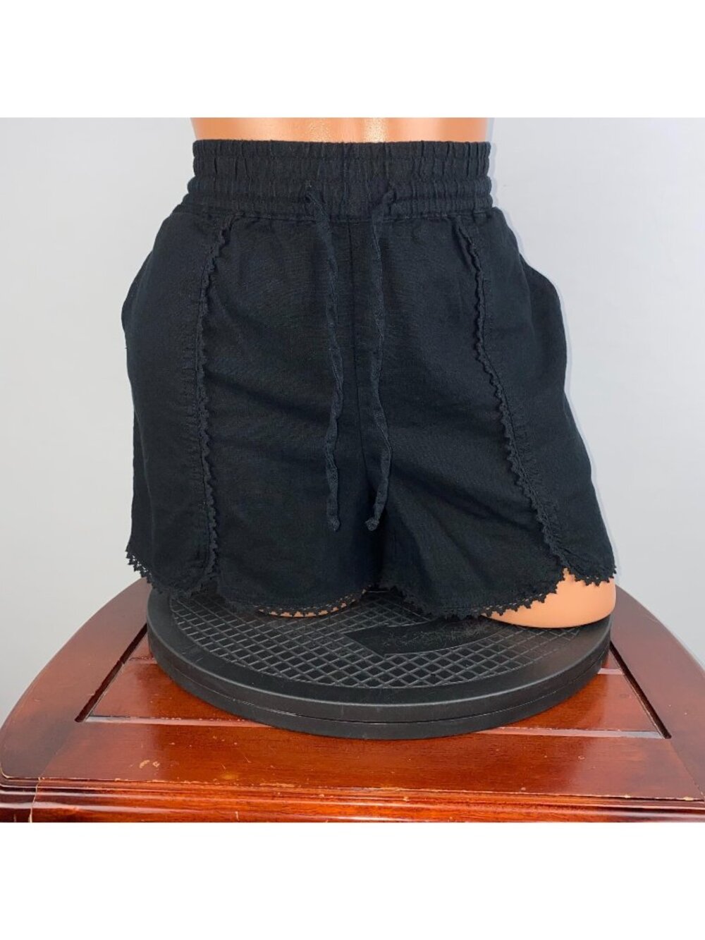 Caslon Shorts Womens M Black Linen Rayon Blend Tie Waist Crochet Accented Trim
